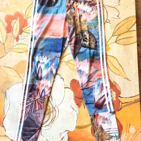 ADIDAS x Farm RIO Collectible Lotus Gorgeous Floral 3 Stripes Logo Leggings S - Picture 13 of 16